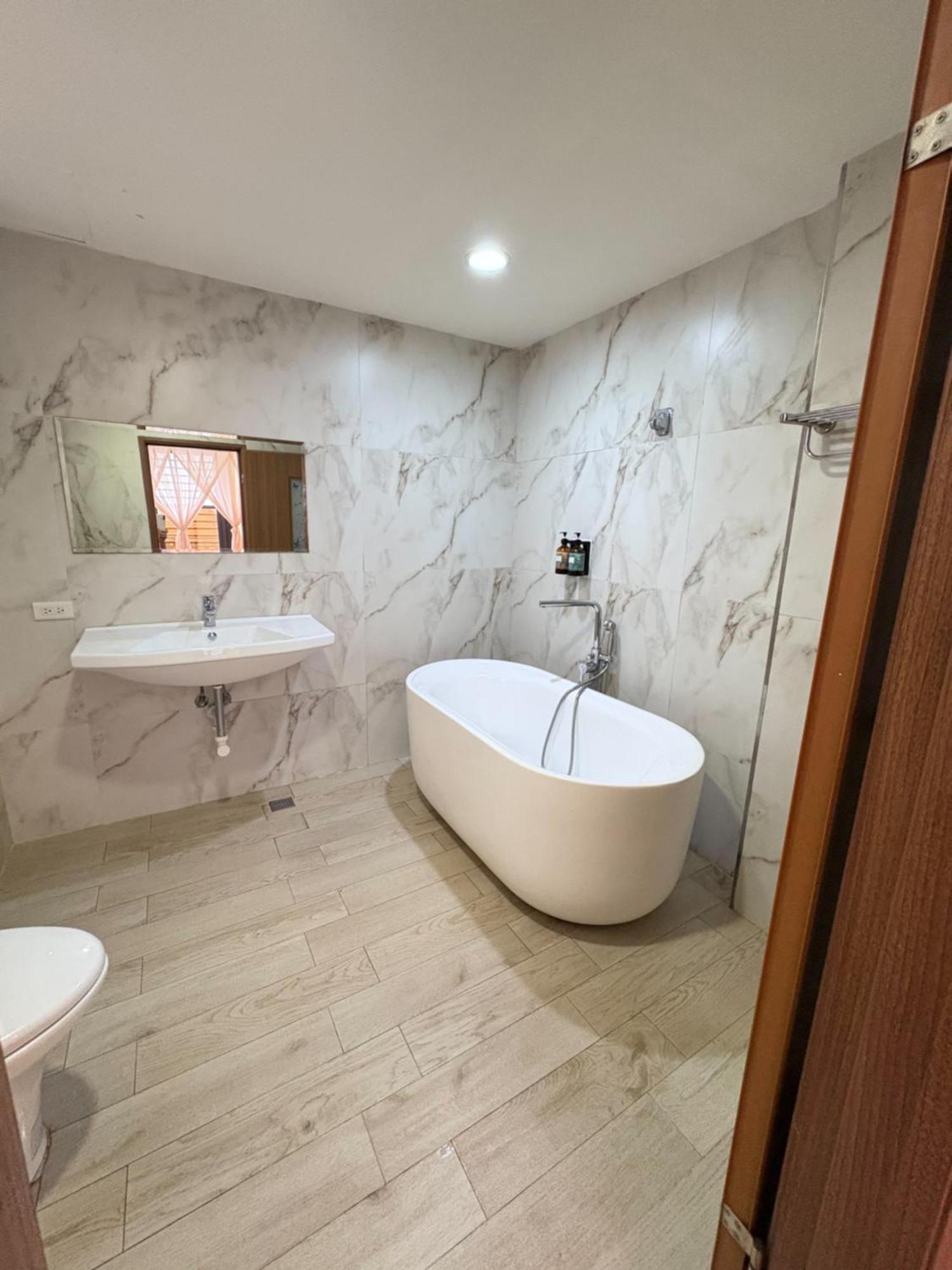 Kaohsiung Raifong Corner Homestay Kültér fotó